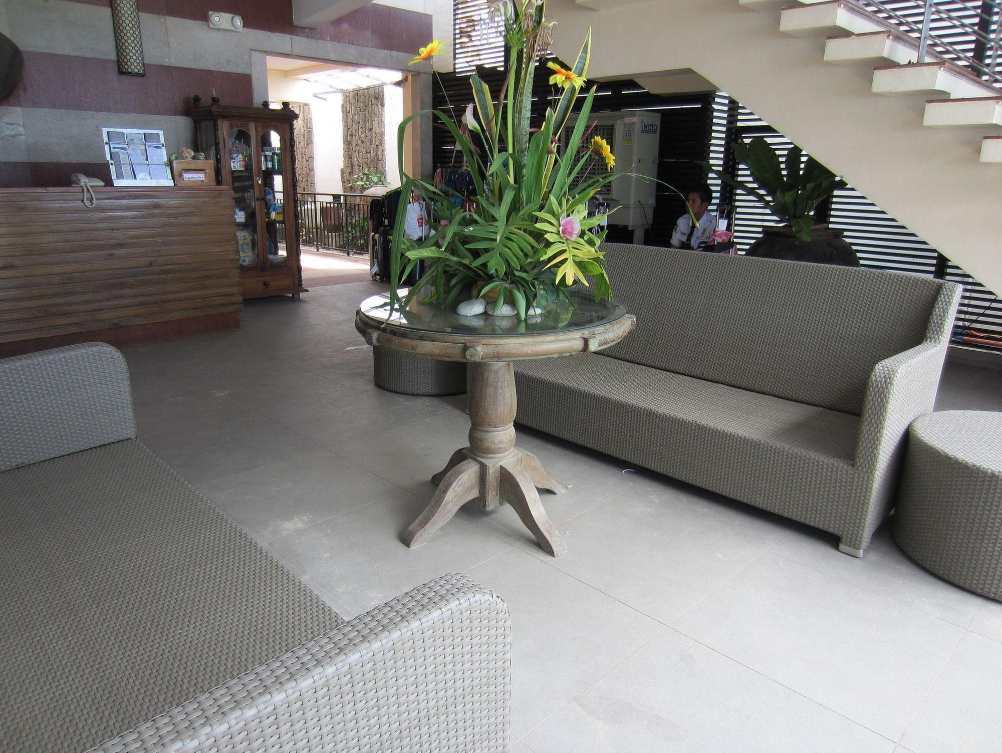 Crown Regency Courtyard Resort Balabag  Exterior foto