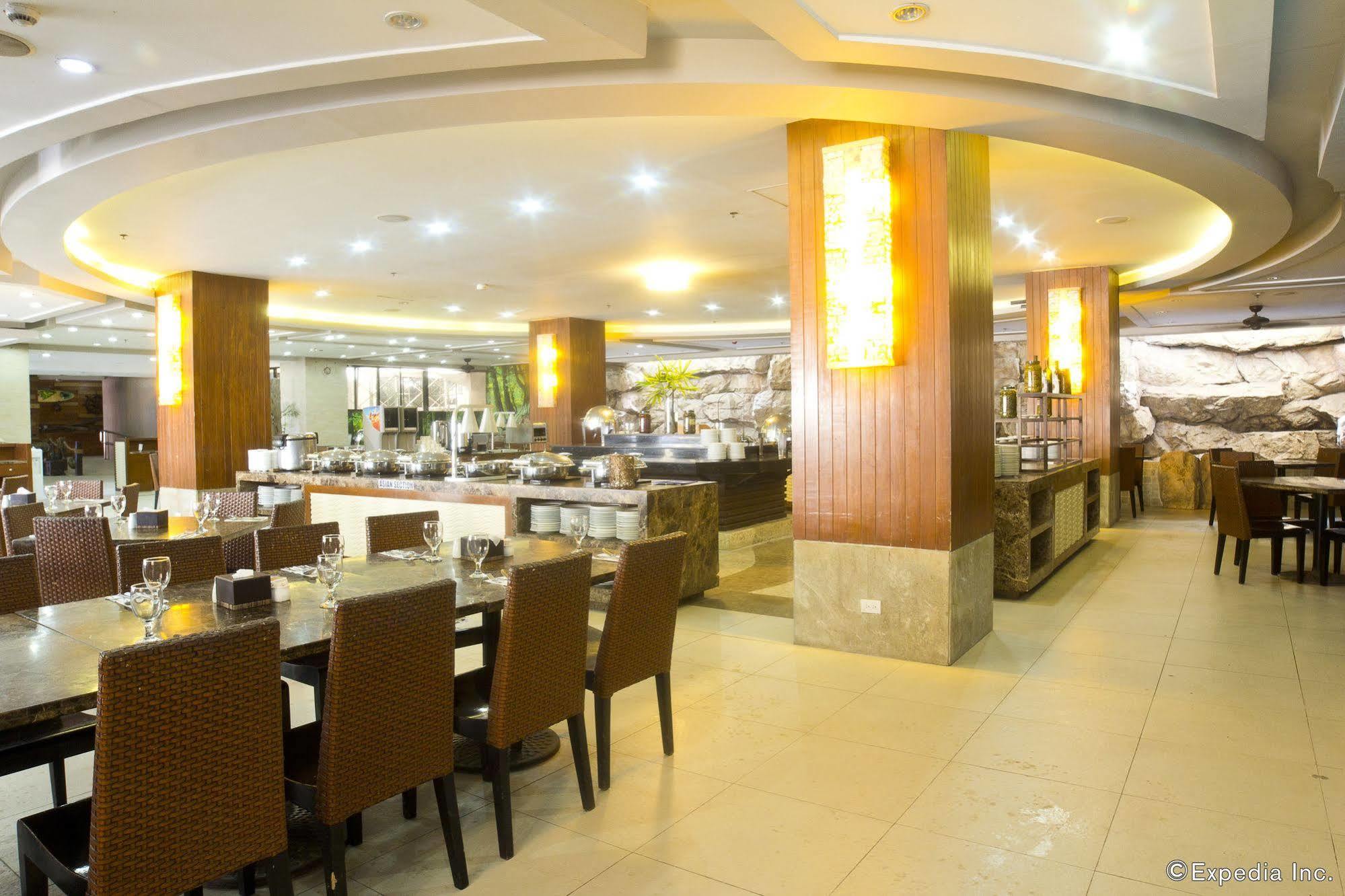 Crown Regency Courtyard Resort Balabag  Exterior foto