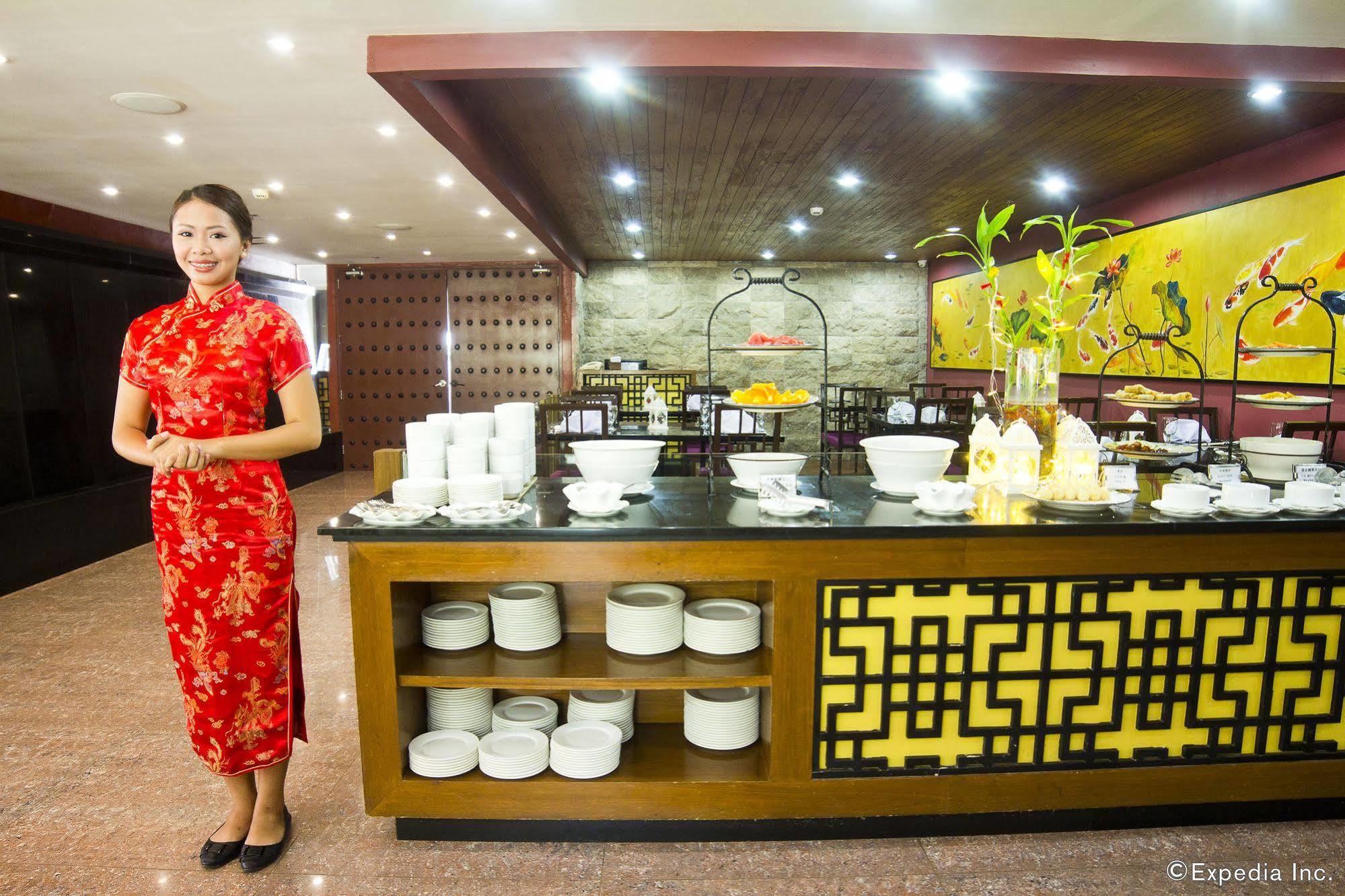 Crown Regency Courtyard Resort Balabag  Exterior foto